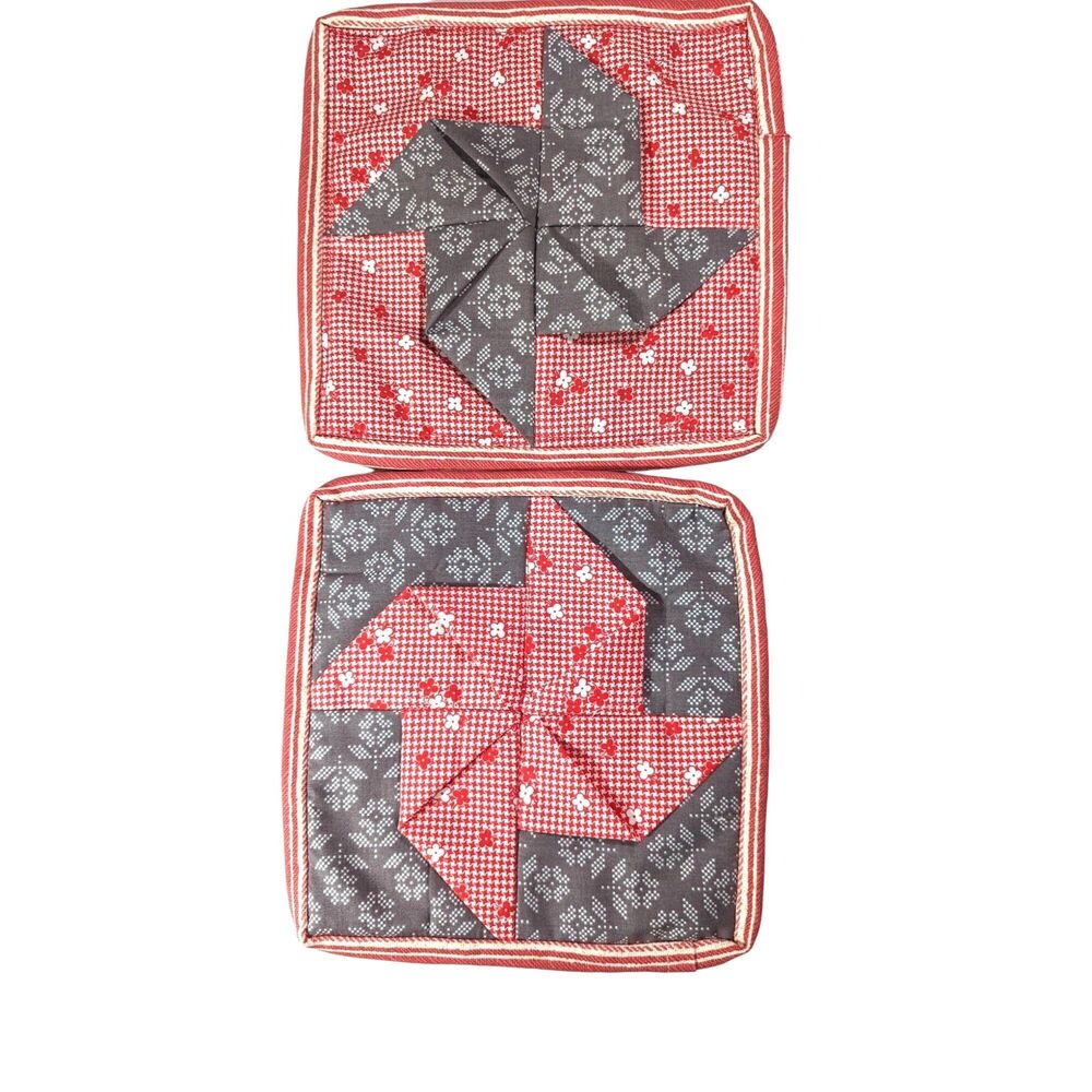 Pinwheels Potholders Rooster Stripes 2-Pc Red Gray White Cotton Poly 9 x 9-inch